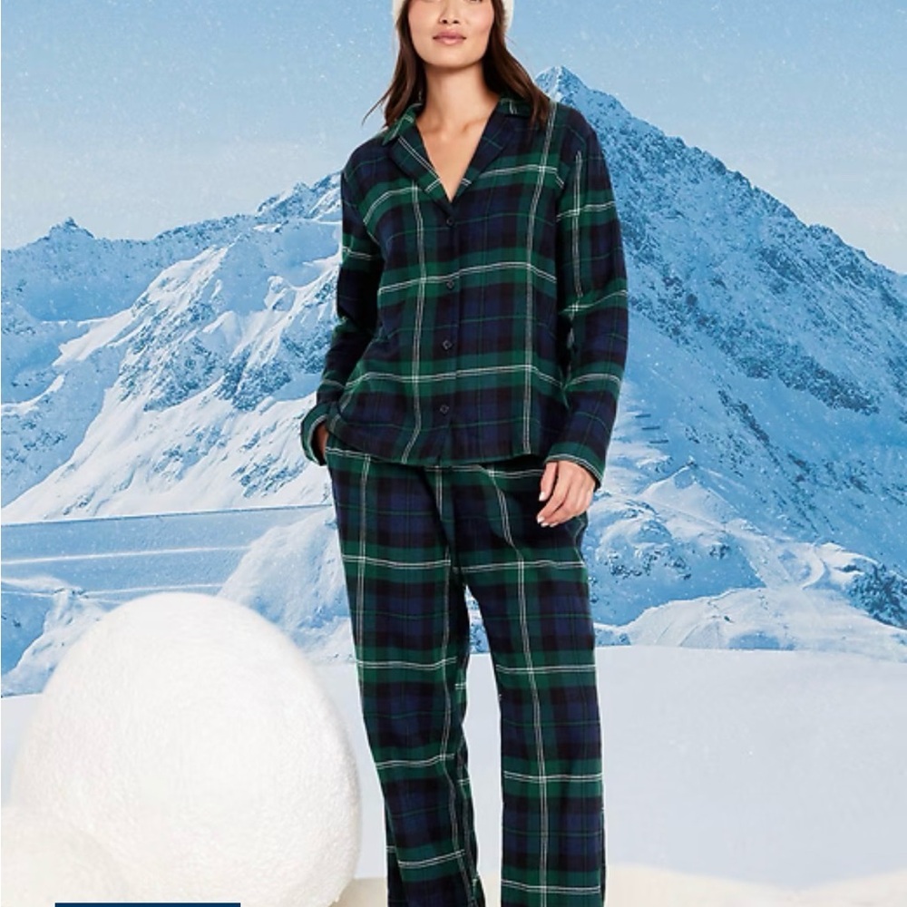 Old Navy christmas Pj’s set of 2